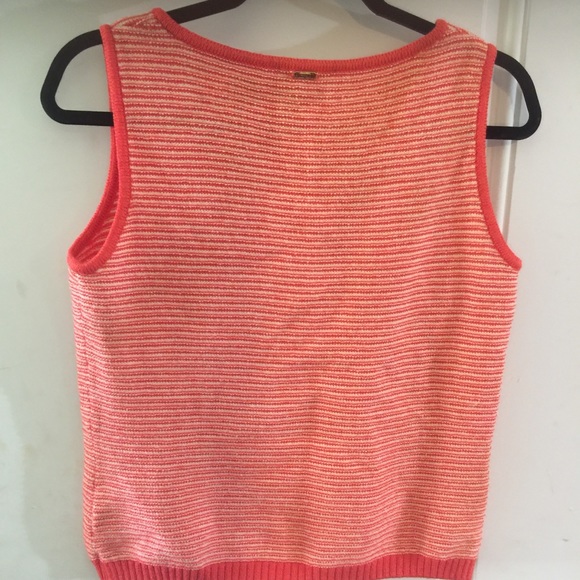 St. John Shell in melon orange with trim - Picture 4 of 5